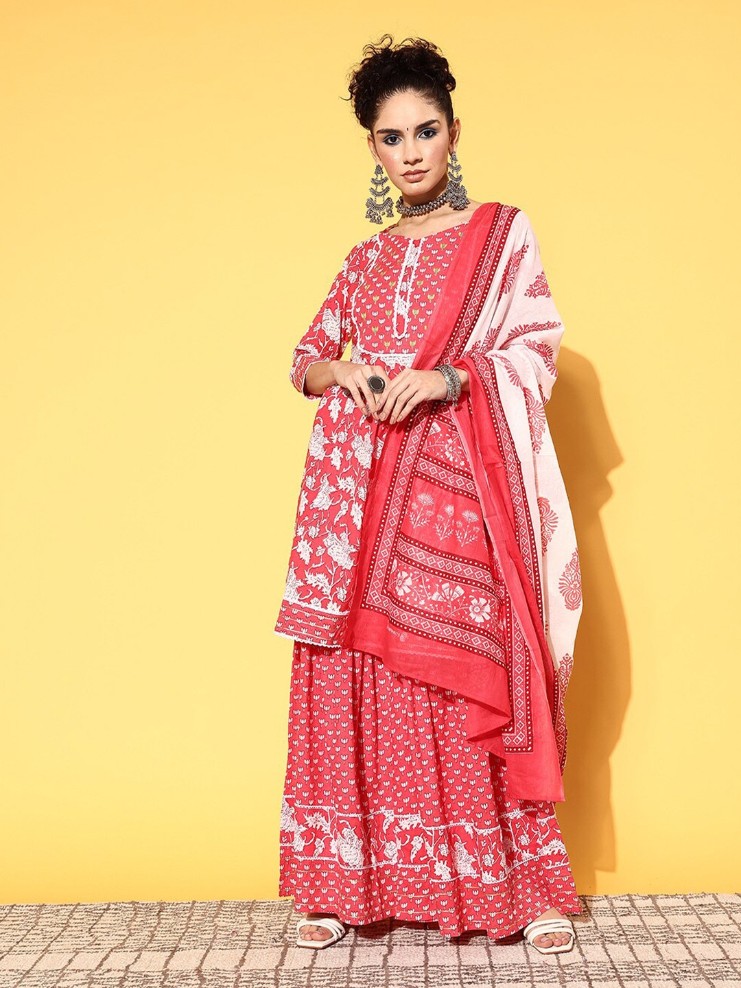 

Sangria Floral Printed Kurta Sharara With Dupatta Pure Cotton Sets, Pink