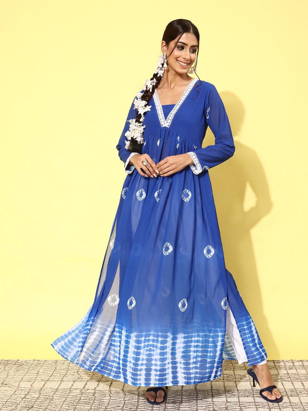 

Sangria Printed Long Sleeves V-Neck A-Line Kurta With Trousers, Blue