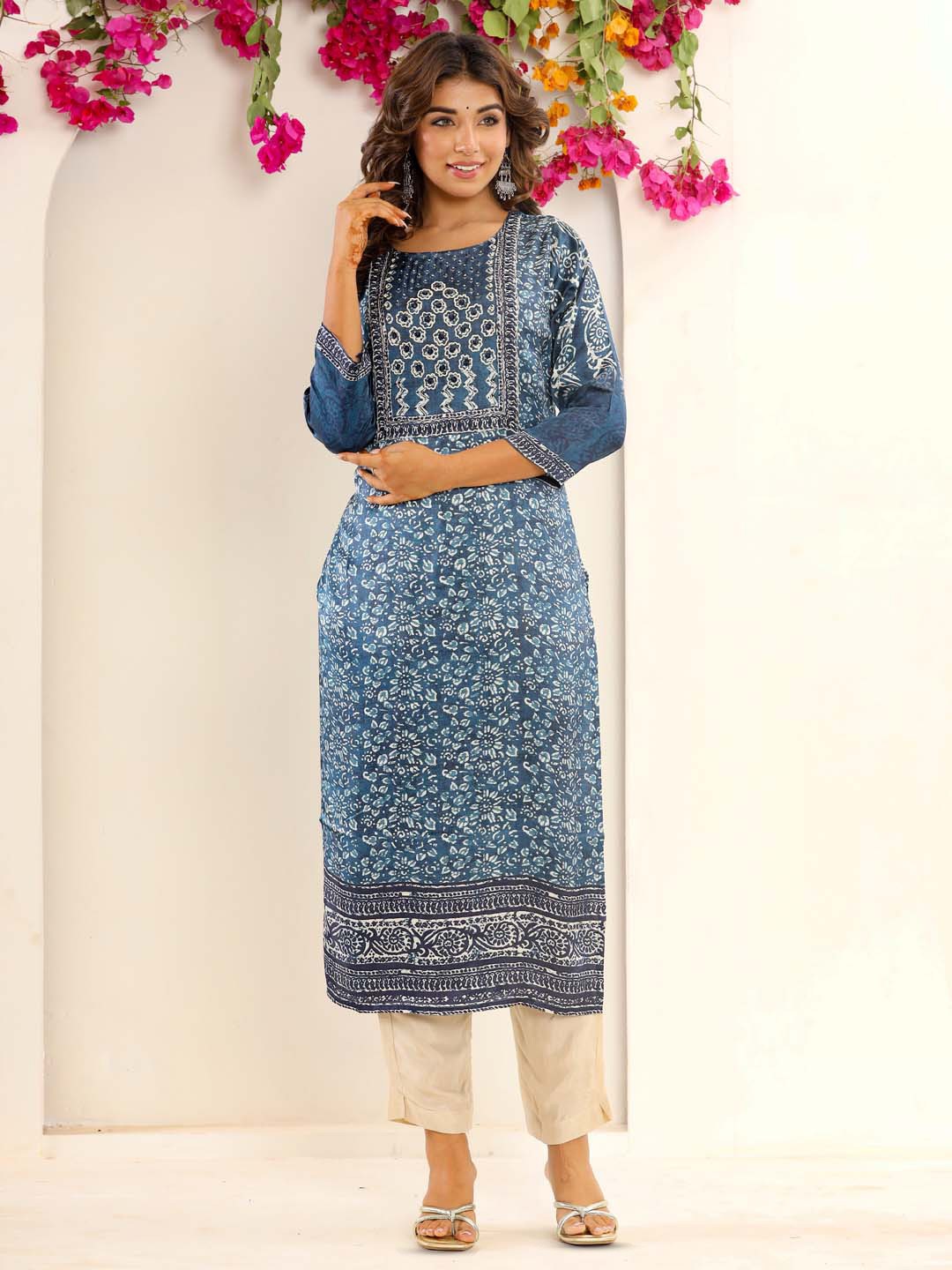 

Meena Bazaar Abstract Printed Square Neck Three-Quarter Sleeves Pure Kurta, Blue