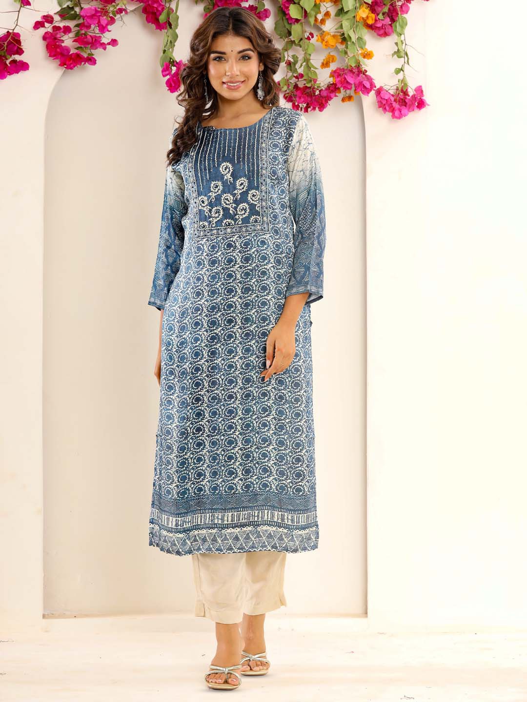 

Meena Bazaar Abstract Printed Square Neck Three-Quarter Sleeves Pure Kurta, Blue