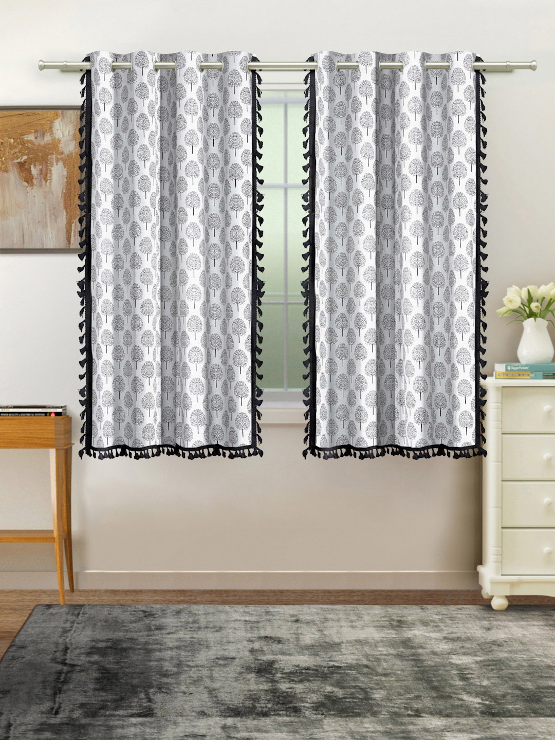 

Cortina White & Grey 2 Pcs Floral Room Darkening Cotton Window Curtains