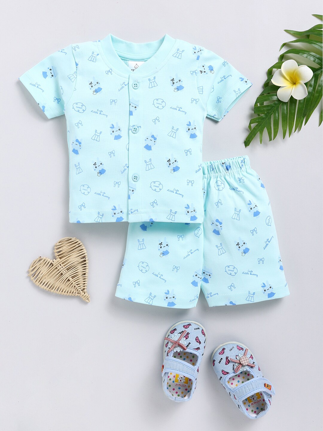 

Moms Love Girls Graphic Printed Cotton Top with Shorts, Sea green
