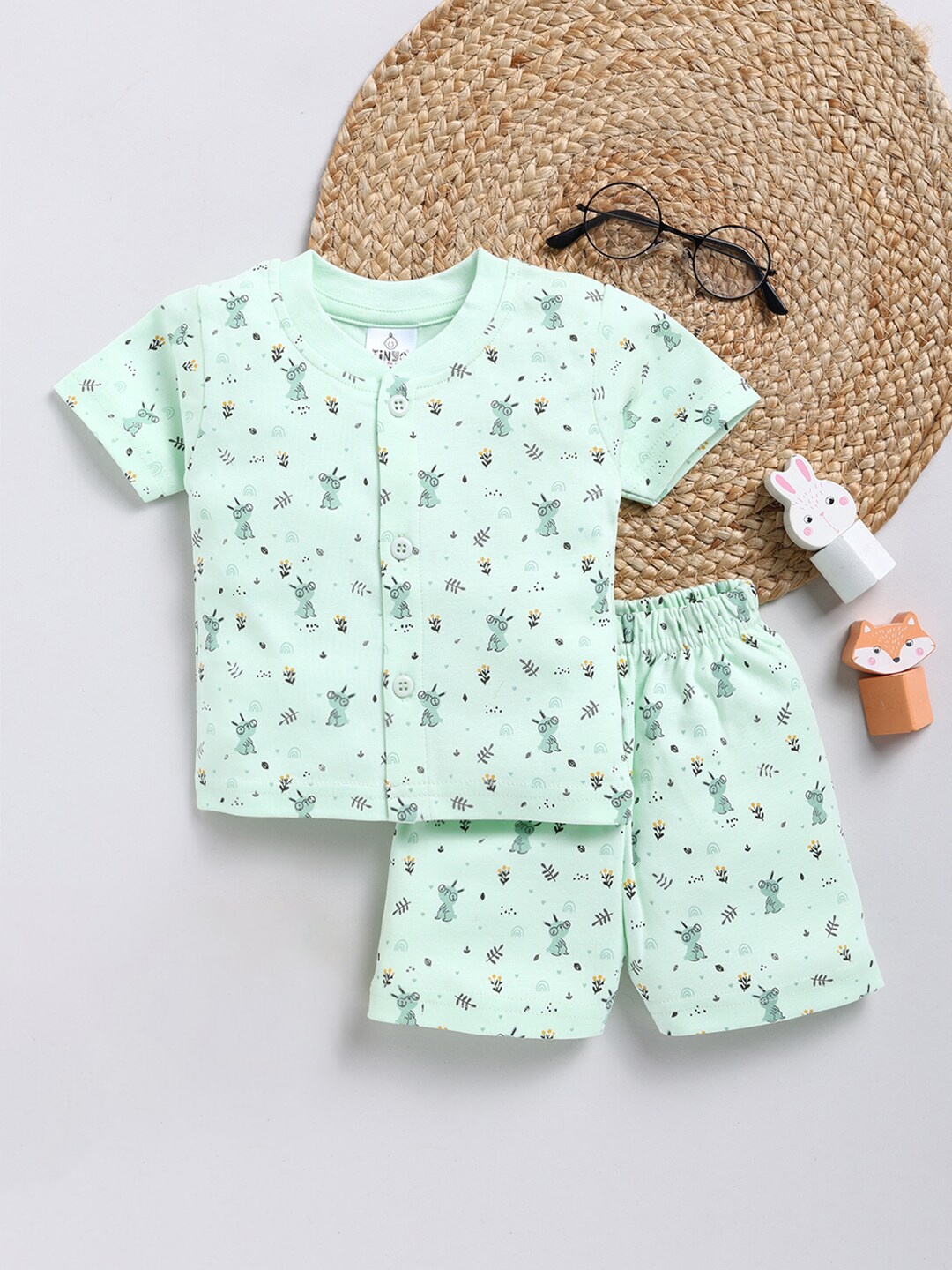 

Moms Love Girls Graphic Printed Pure Cotton Shirt with Shorts, Green