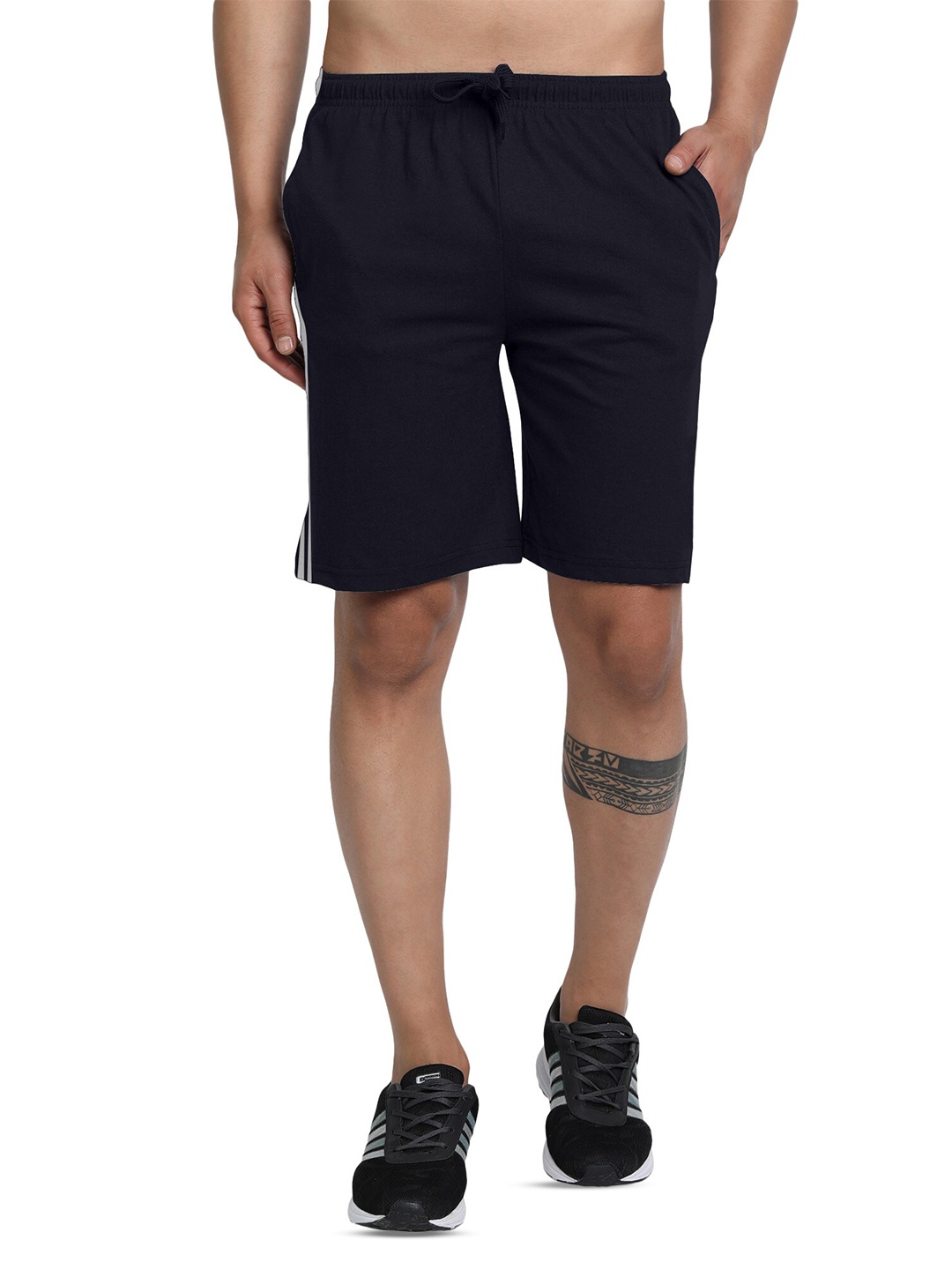 

FTX Men Mid Rise Solid Shorts, Navy blue