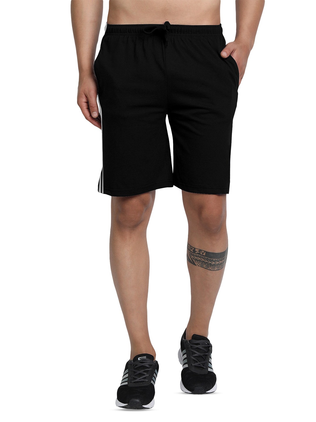 

FTX Men Mid Rise Solid Shorts, Black