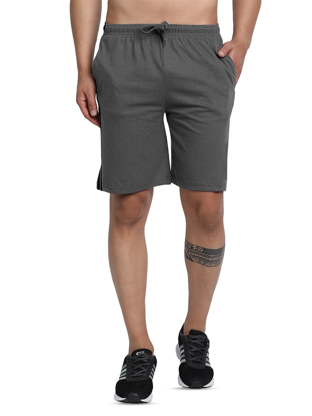 

FTX Men Mid Rise Solid Shorts, Grey