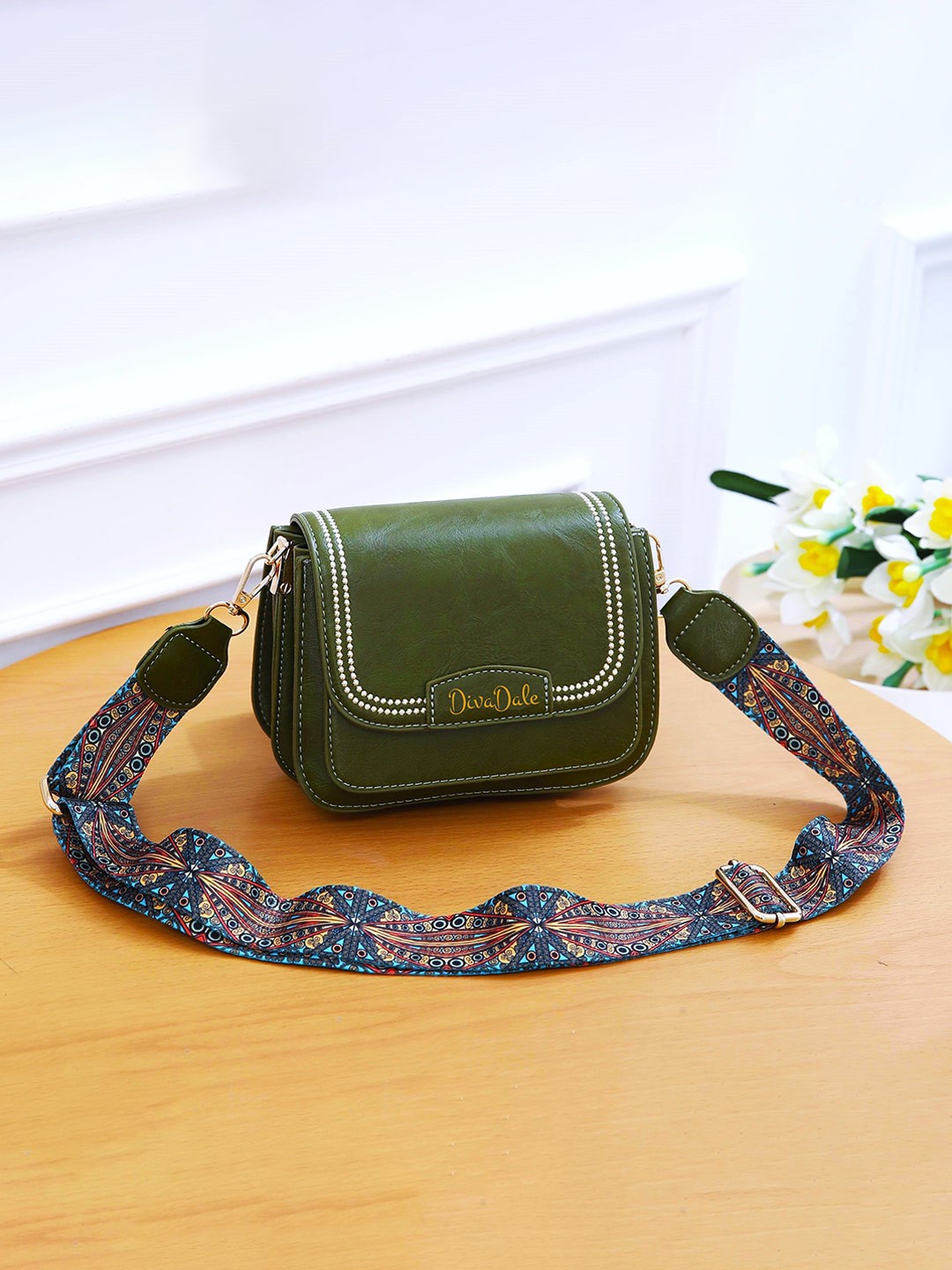 

Diva Dale Structured Sling Bag, Green