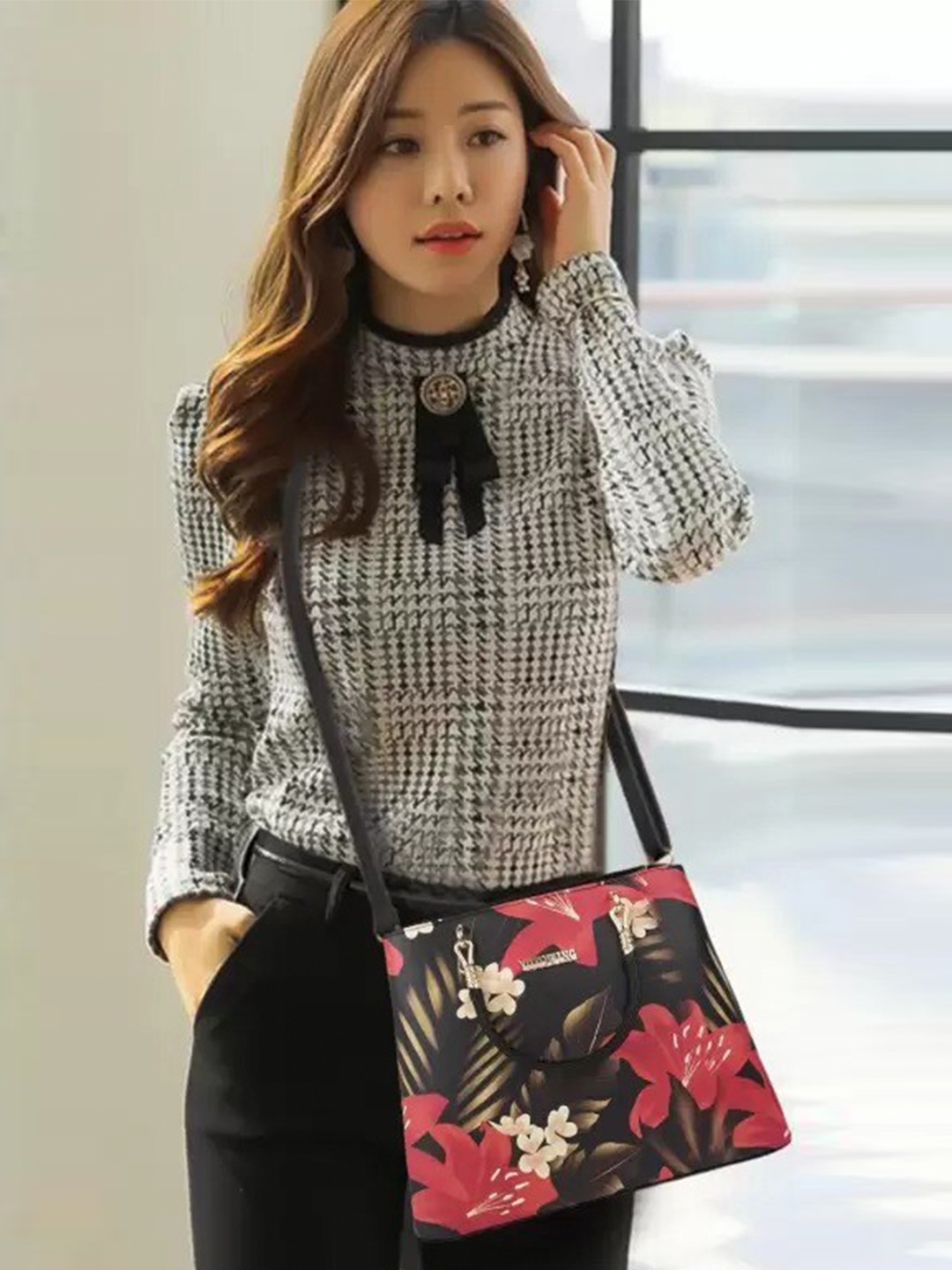 

YOYOWING Floral Printed Structured Handheld Bag, Black