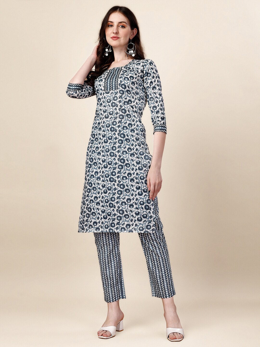 

Dhyey Fashion Abstract Printed Pure Cotton Kurta With Trouser, Grey