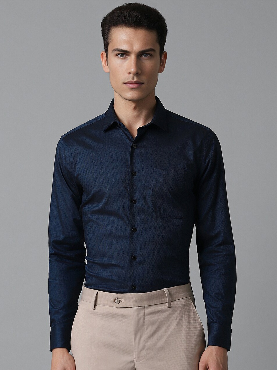 

Louis Philippe Textured Spread Collar Slim Fit Cotton Formal Shirt, Navy blue