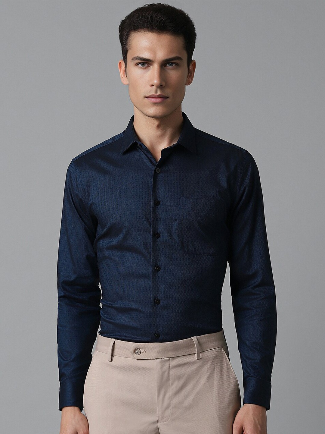 

Louis Philippe Textured Spread Collar Slim Fit Cotton Formal Shirt, Navy blue