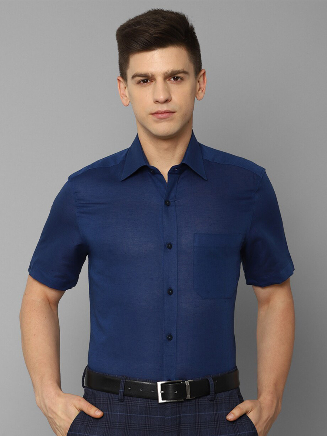 

Louis Philippe Spread Collar Short Sleeves Cotton Classic Fit Formal Shirt, Navy blue