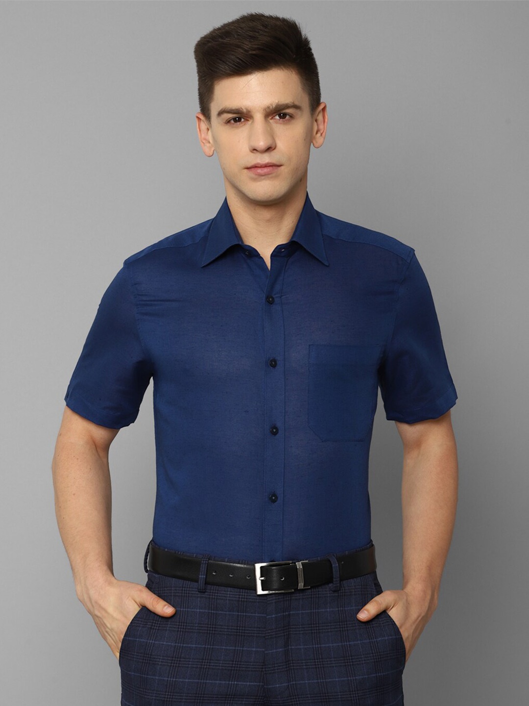 

Louis Philippe Textured Spread Collar Short Sleeves Cotton Formal Shirt, Navy blue