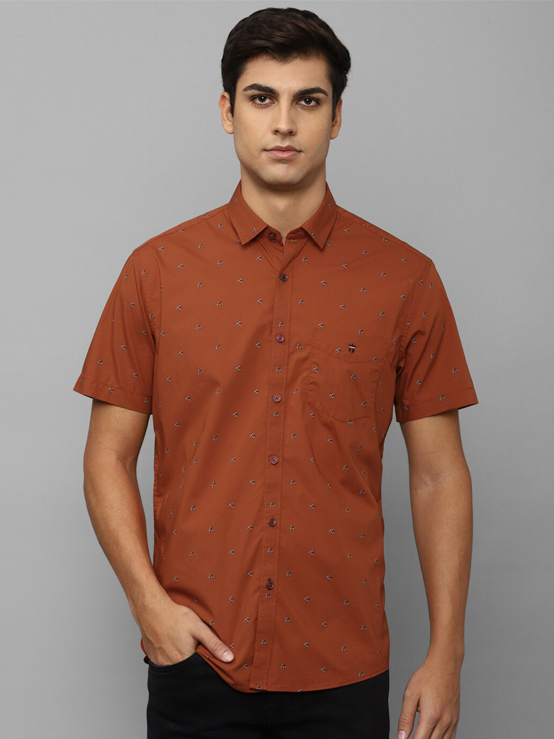 

Louis Philippe Sport Slim Fit Printed Short Sleeves Cotton Casual Shirt, Brown