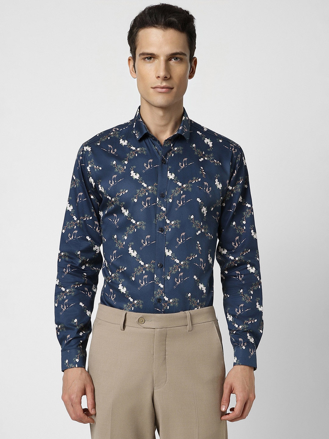 

V Dot Men Navy Blue Slim Fit Printed Party Shirt