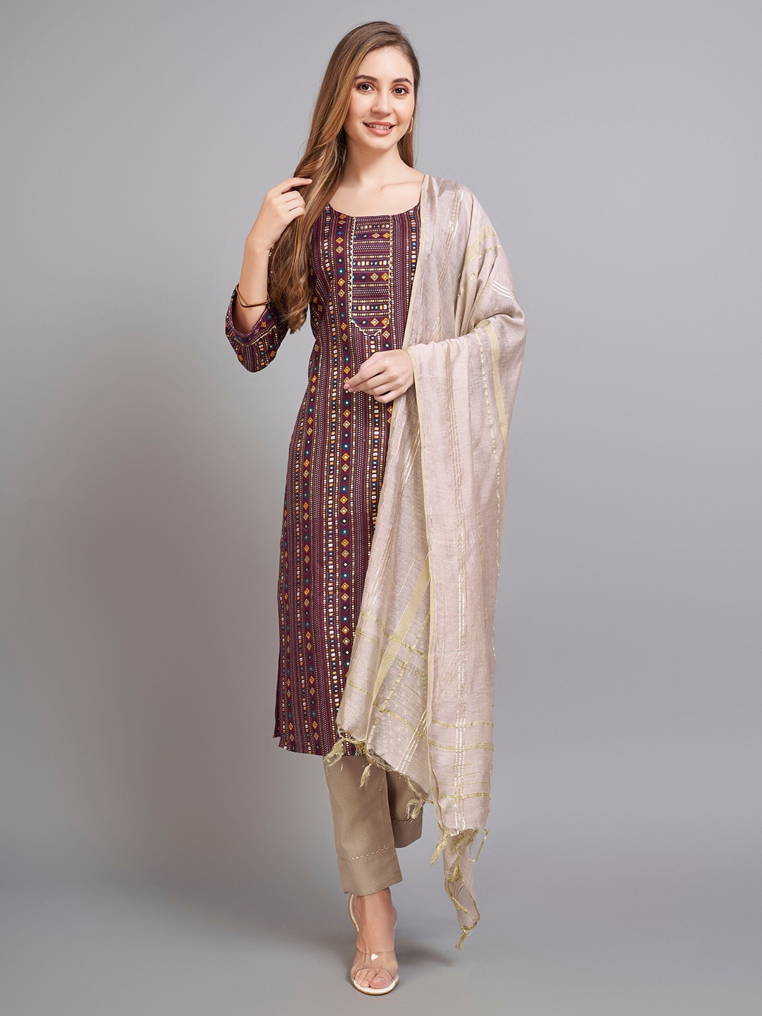 

Twika Geometric Kurta With Trousers & Dupatta, Burgundy