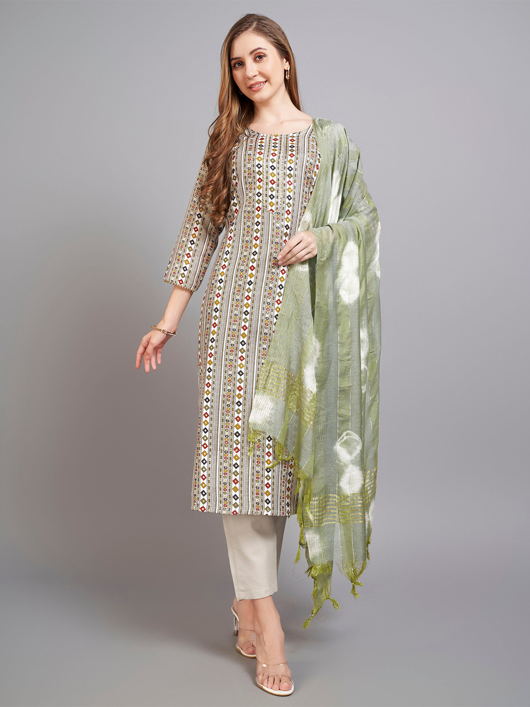 

Twika Geometric Kurta With Trousers & Dupatta, Green