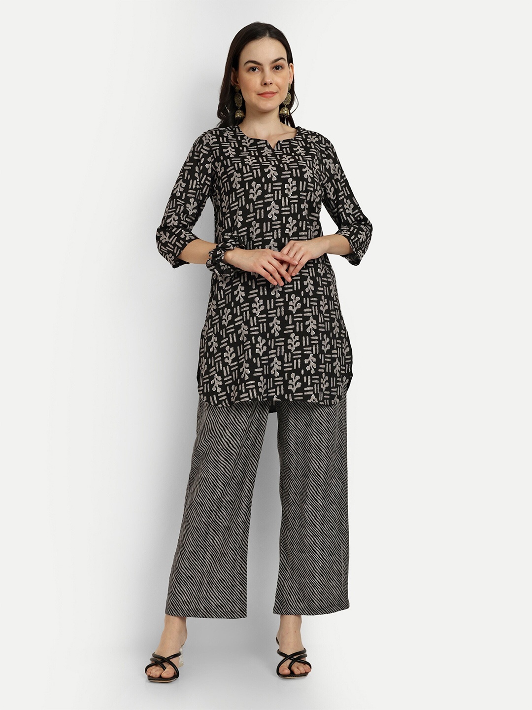 

SHINISHA Geometric Printed Kurti With Trouser With Scrunchie, Black