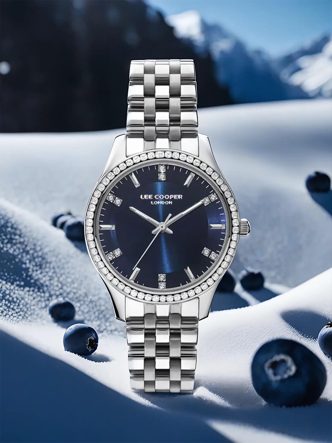 

Lee Cooper Women Stainless Steel Bracelet Style Straps Analogue Watch LC07826.390, Blue