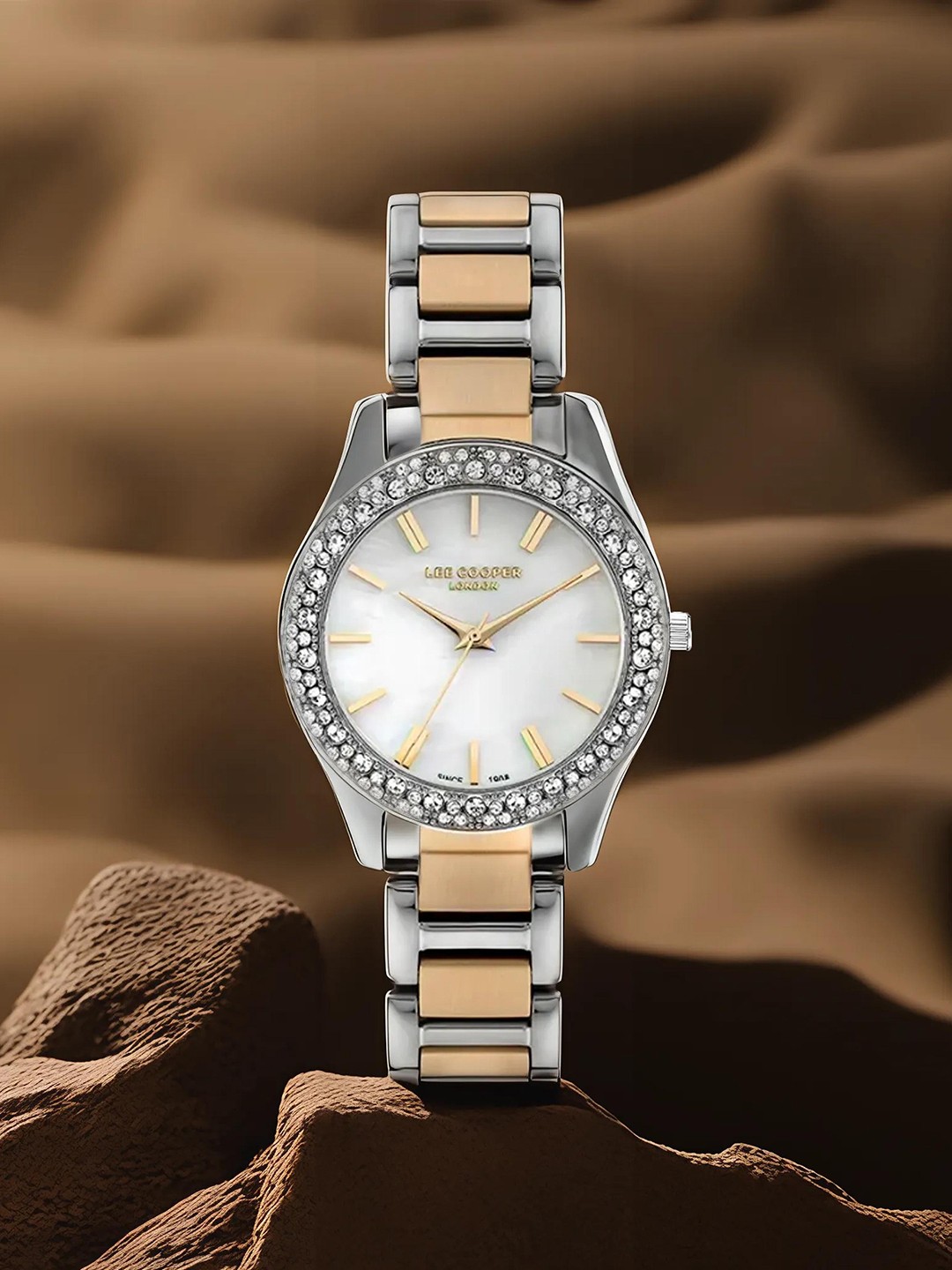 

Lee Cooper Women Bracelet Style Straps Reset Time Analogue Watch LC07869.220, White