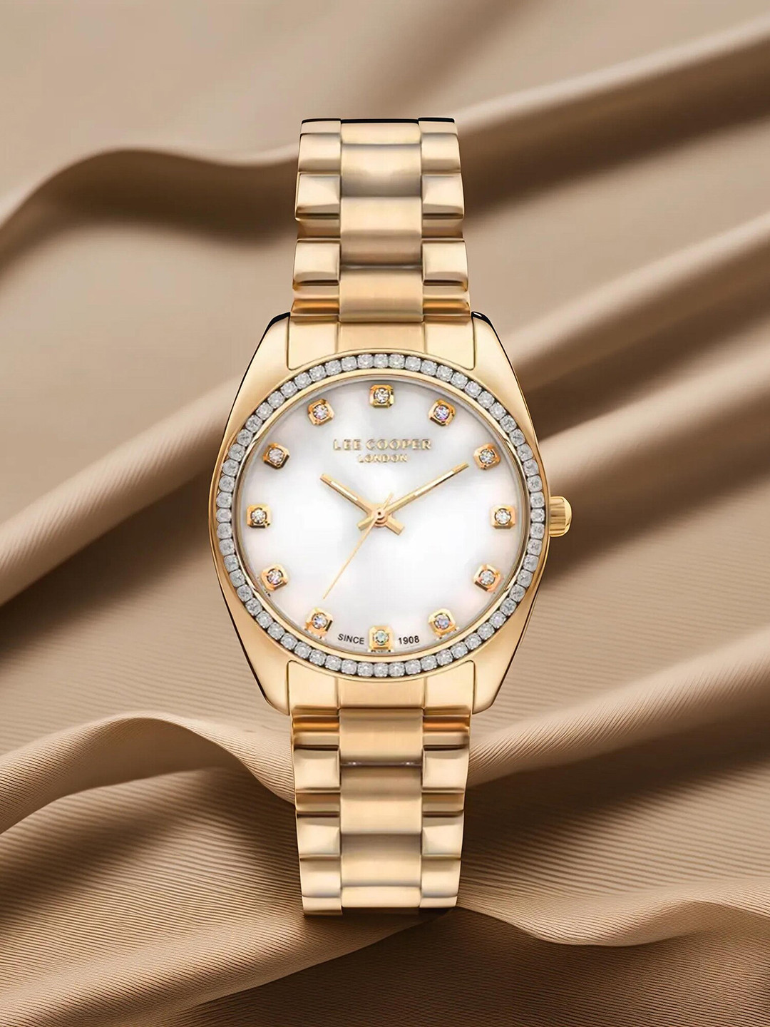 

Lee Cooper Women Stainless Steel Bracelet Style Straps Analogue Watch LC07478.220, White