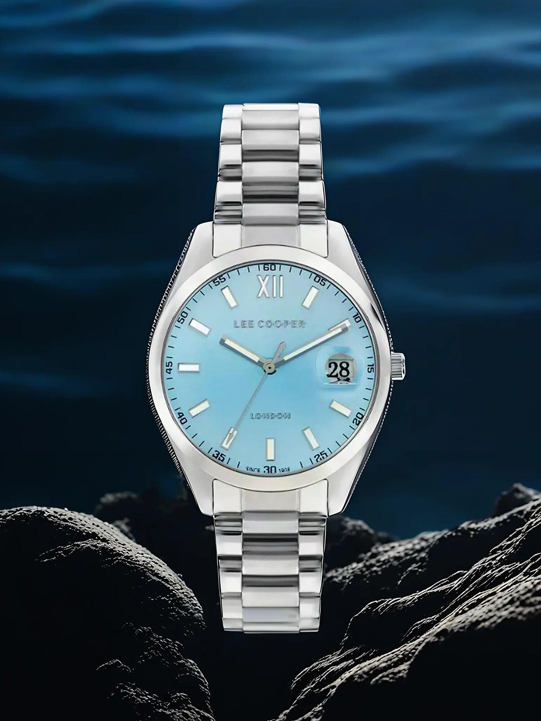 

Lee Cooper Women Stainless Steel Bracelet Style Straps Analogue Watch LC07827.370, Blue