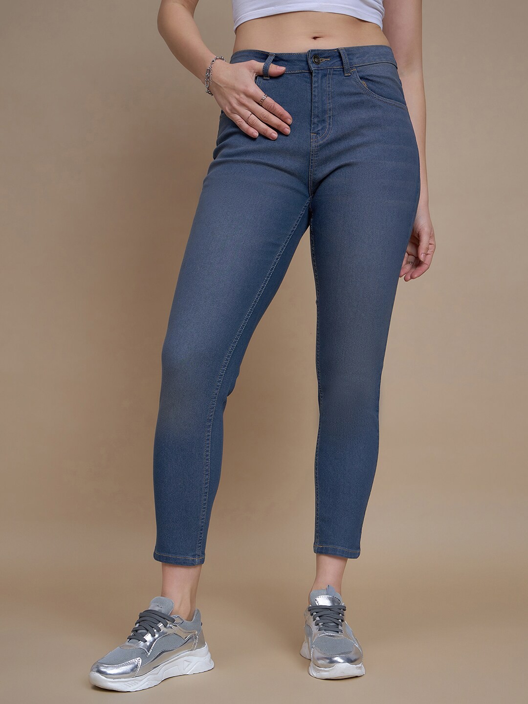 

The Roadster Lifestyle Co. Women Comfort Boyfriend-Fit Light Fade Stretchable Jeans, Blue