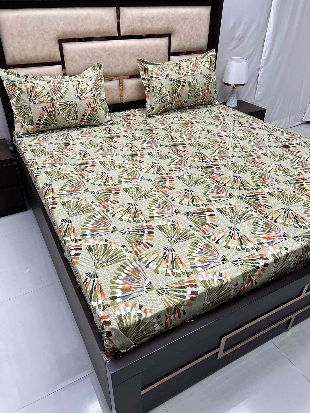 

Pure Decor Green & Beige Cotton Flat 300 TC Queen Bedsheet with 2 Pillow Covers