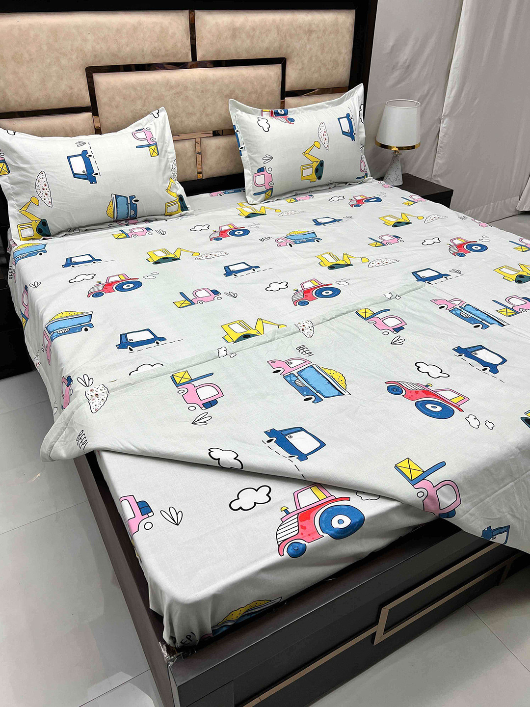 

Pure Decor White & Blue Cotton King Size Bedding Set