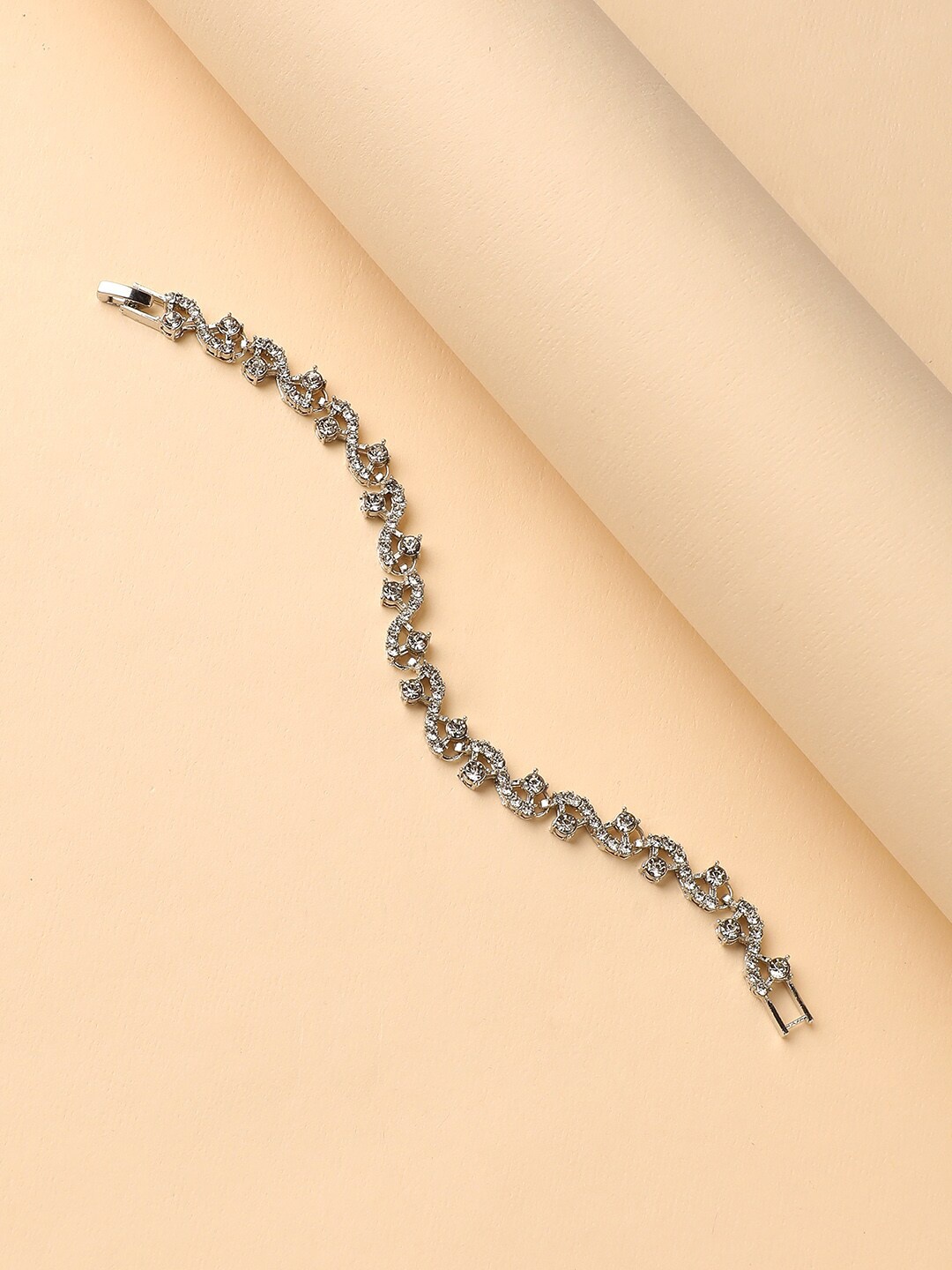 

DressBerry Silver Toned Silver Plated Link Bracelet