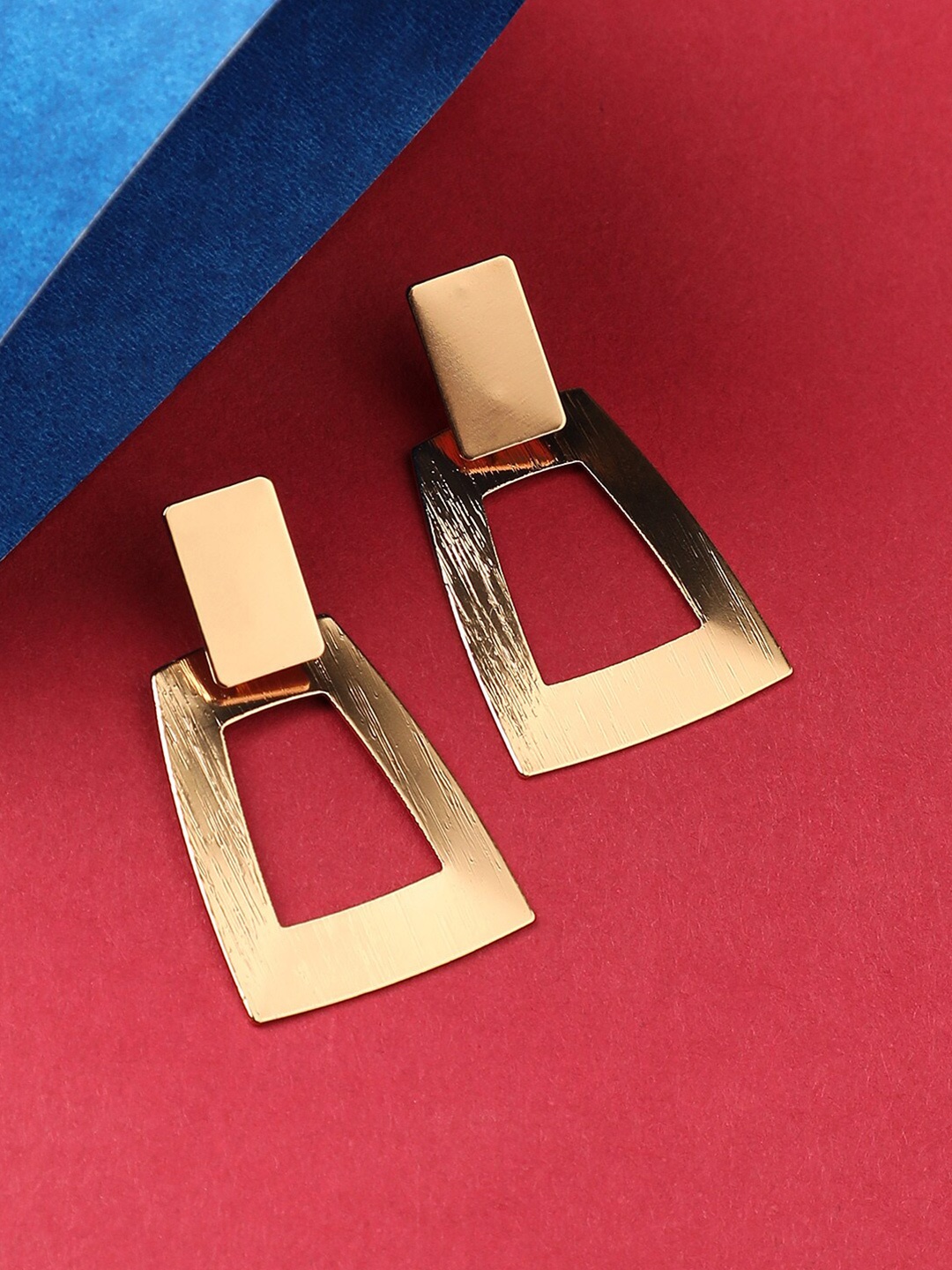 

DressBerry Gold-Plated Contemporary Drop Earrings