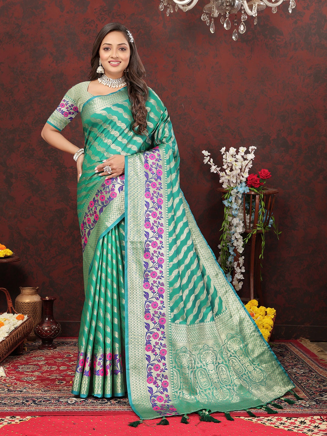 

ZIBLON Ethnic Motifs Woven Design Zari Art Silk Kanjeevaram Saree, Green