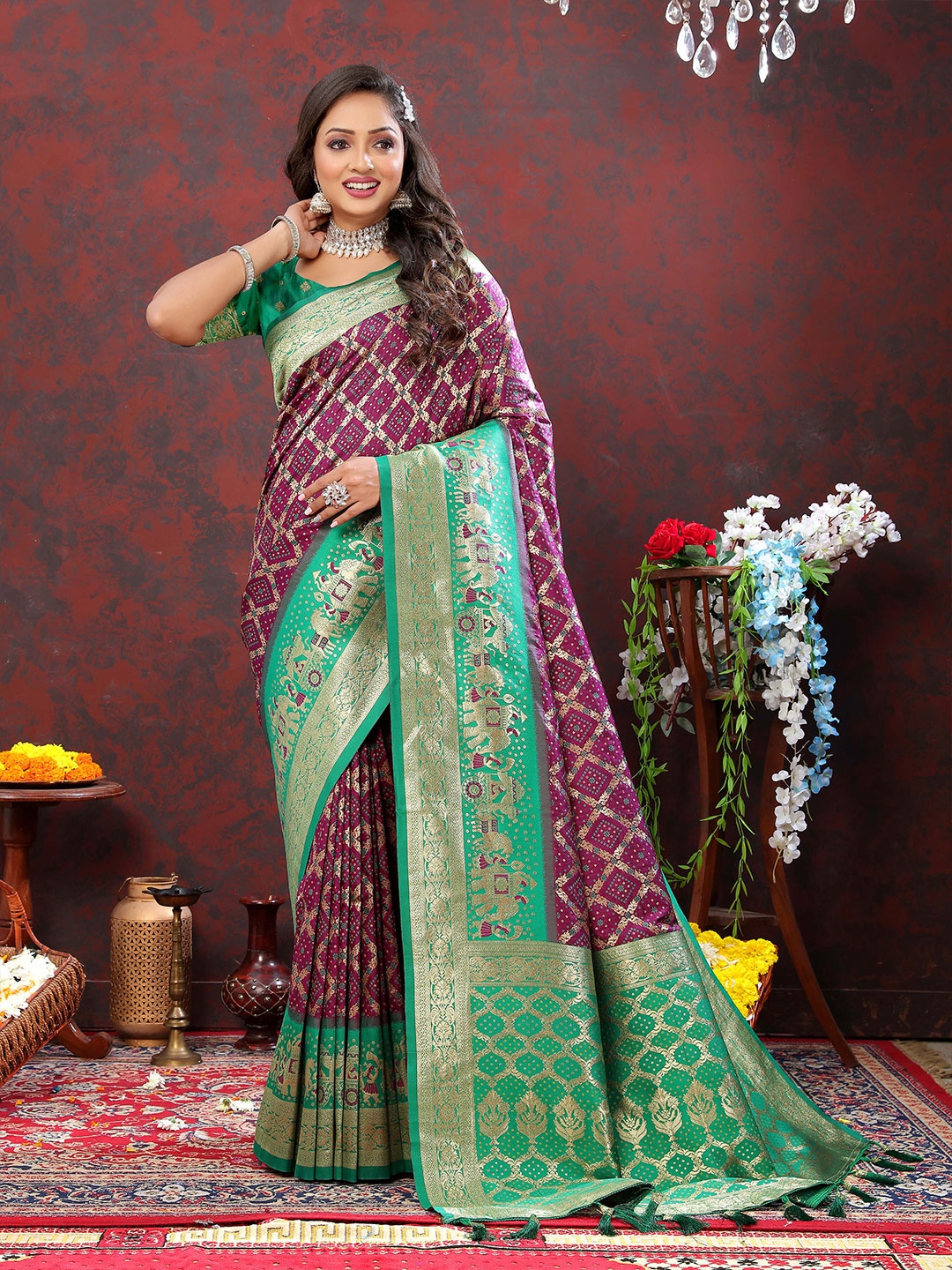

ZIBLON Ethnic Motifs Woven Design Zari Art Silk Kanjeevaram Saree, Burgundy