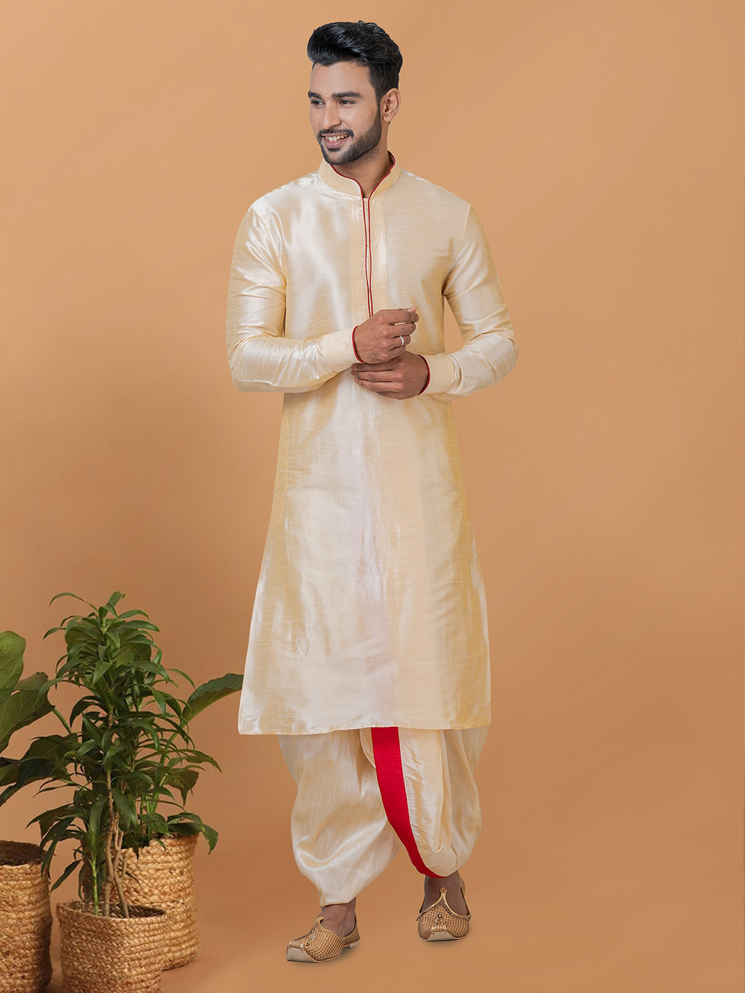 

Angroop Men White Regular Dupion Silk Kurta with Dhoti Pants, Off white