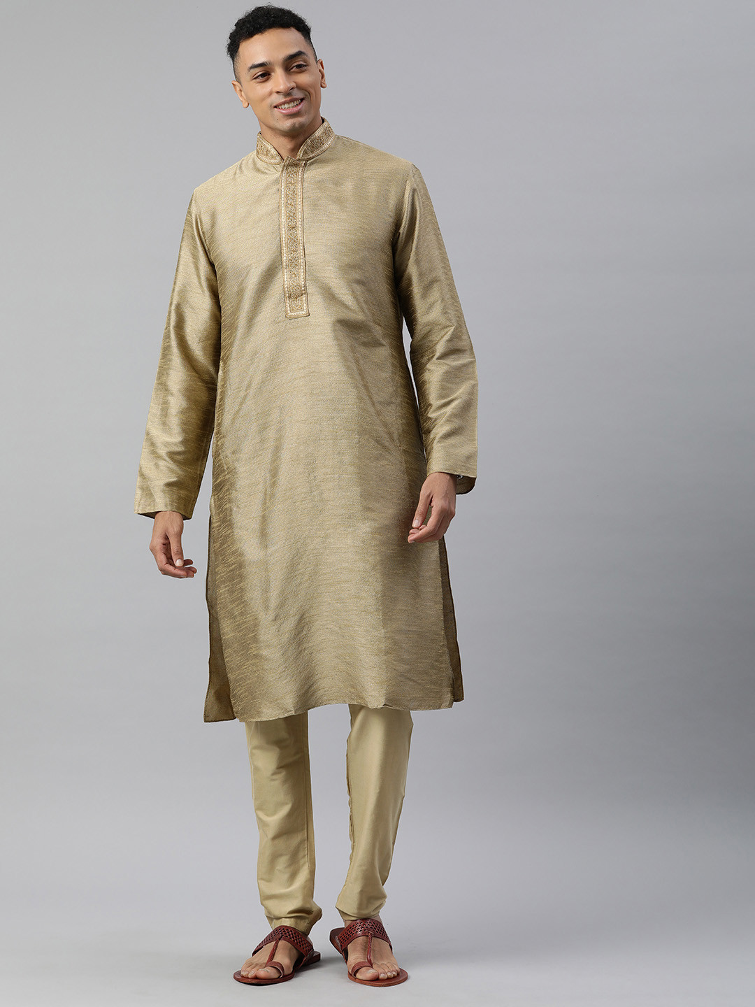 

Manthan Men Solid Thread Work Kurta, Green