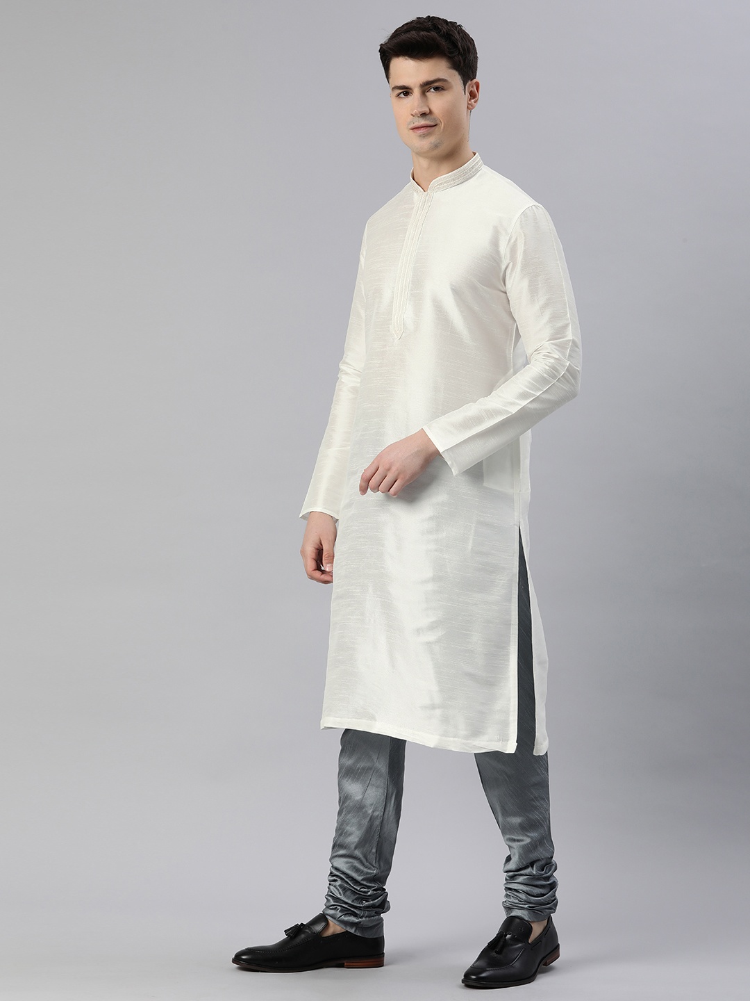 

Manthan Men Solid Thread Work Kurta, White