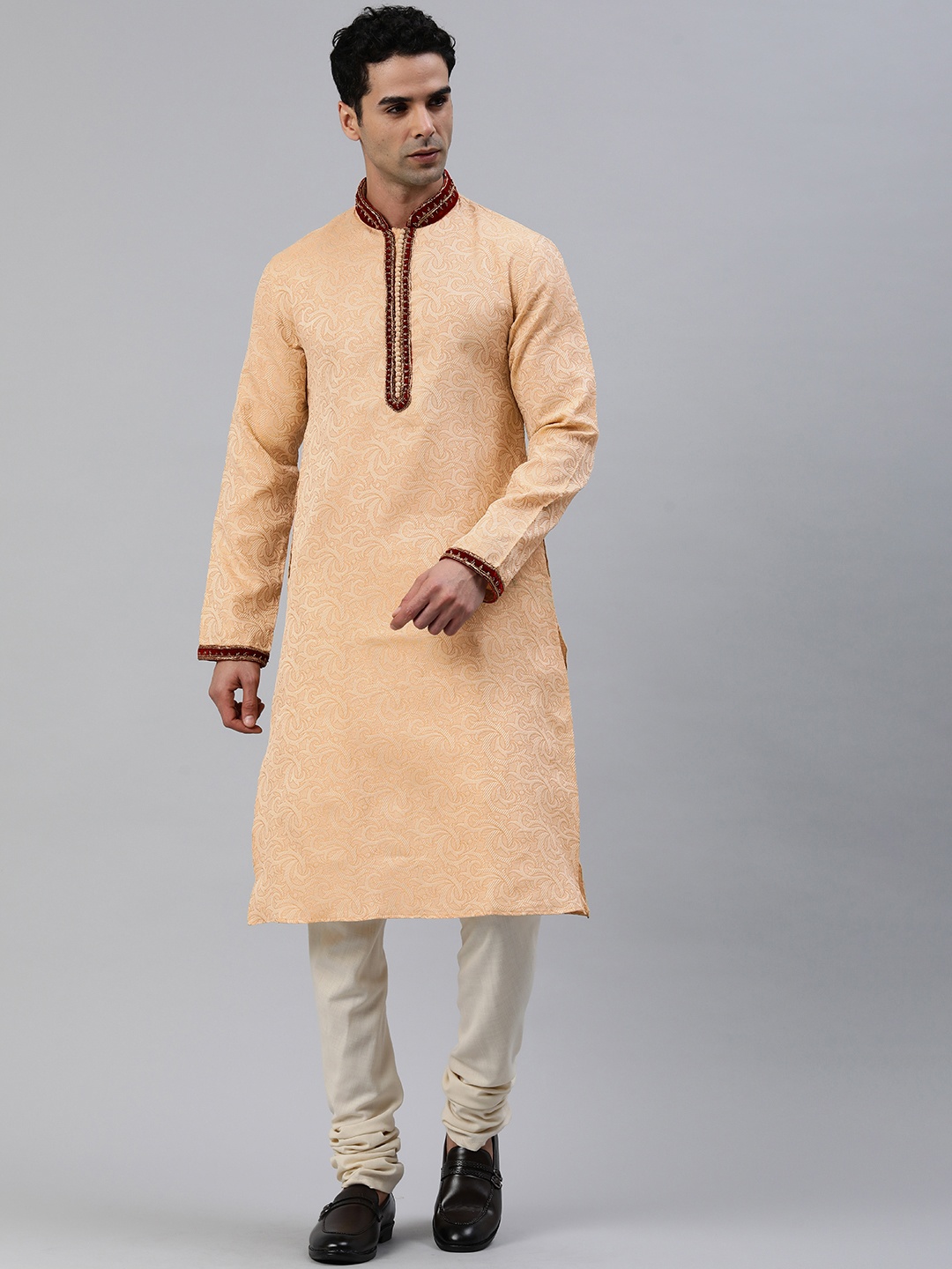 

Manthan Men Woven Design Zari Kurta, Beige