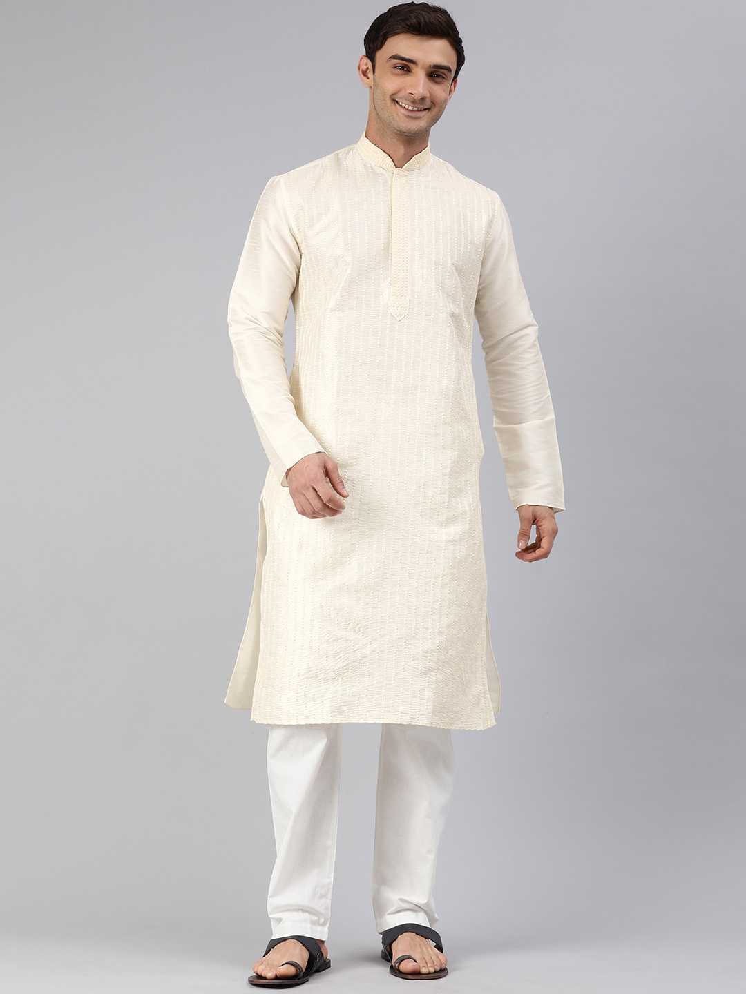 

Manthan Men Floral Embroidered Kurta, Cream