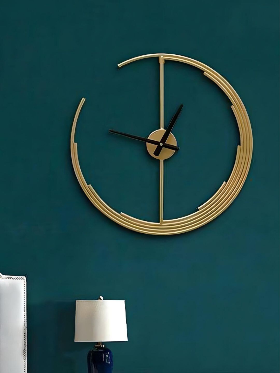 

The Art House Gold Toned & Black Textured Round Shaped Metal Wall Clock