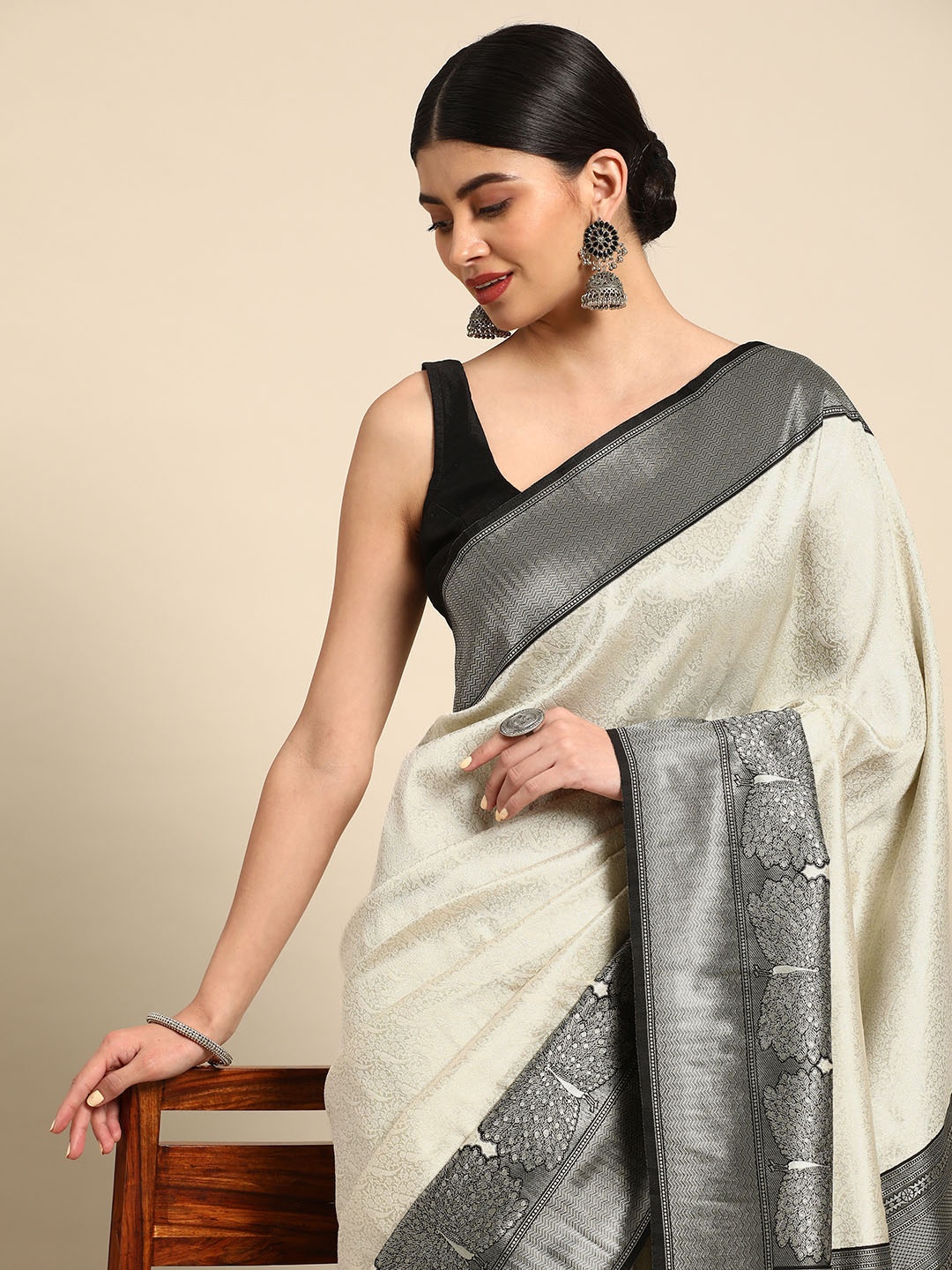

MOHEY Woven Design Zari Art Silk Saree, Off white
