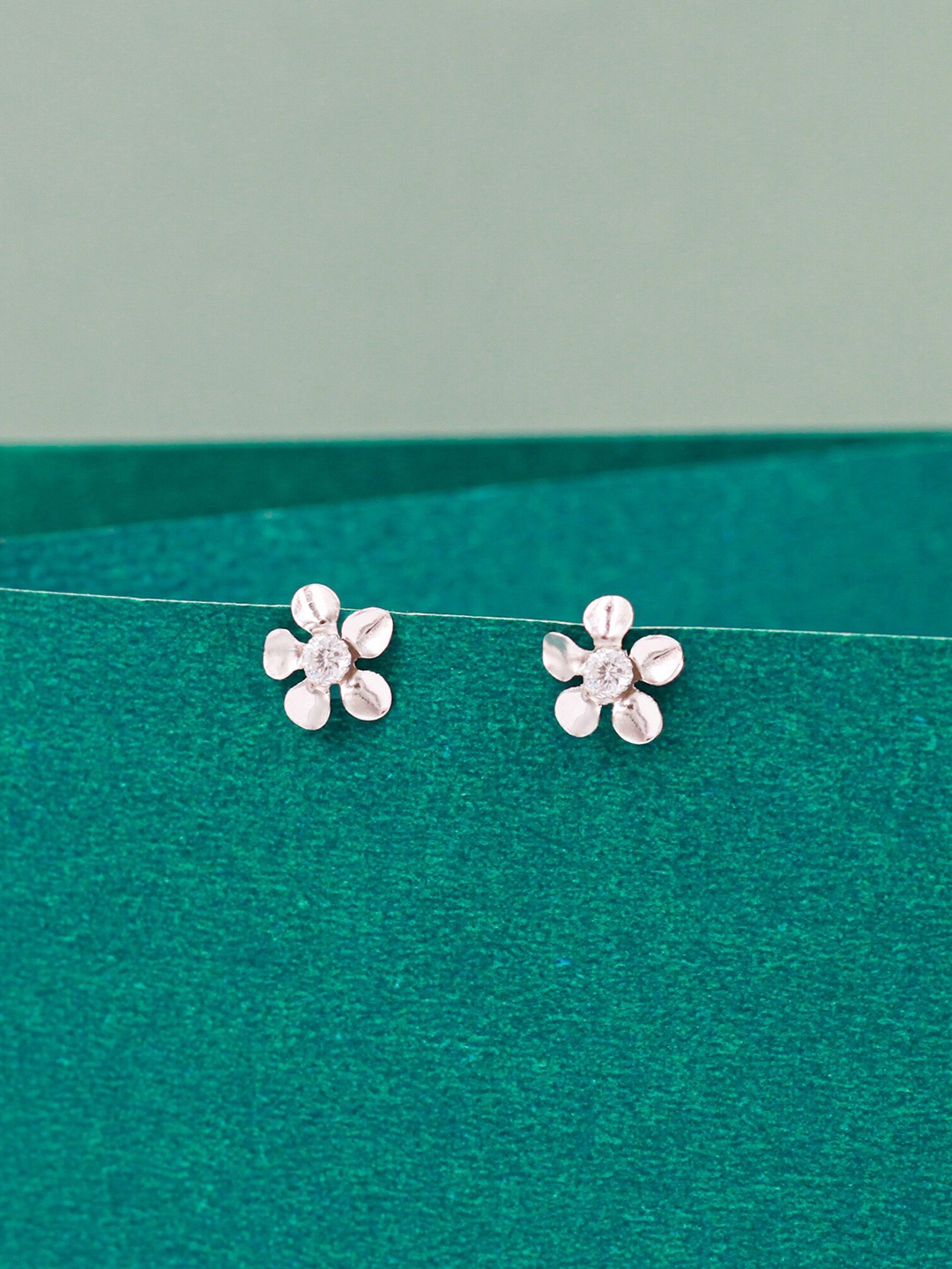 

SANGEETA BOOCHRA Floral Studs Earrings, Silver