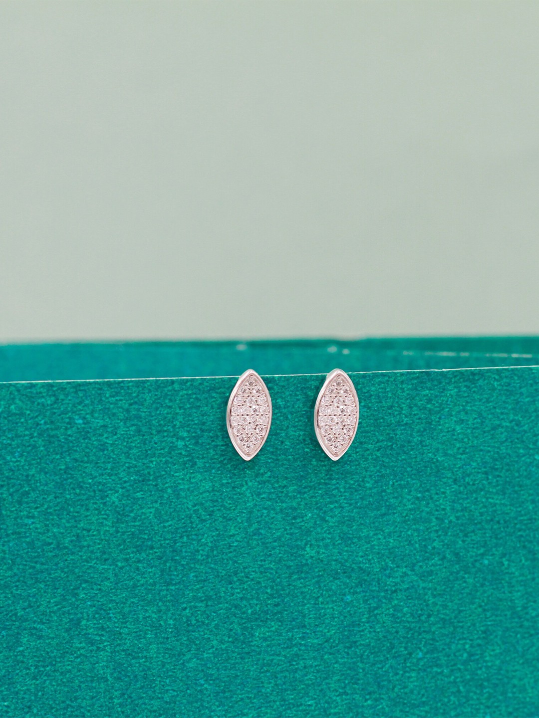 

SANGEETA BOOCHRA 925 Sterling Silver CZ-Studded Oval Studs Earrings