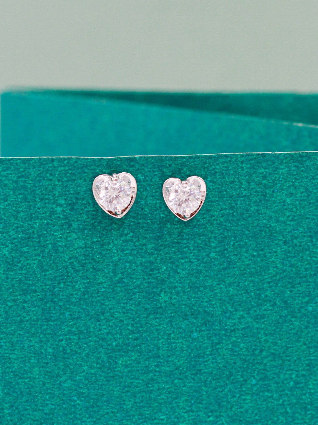 

SANGEETA BOOCHRA Silver-Plated Heart Shaped Studs Earrings