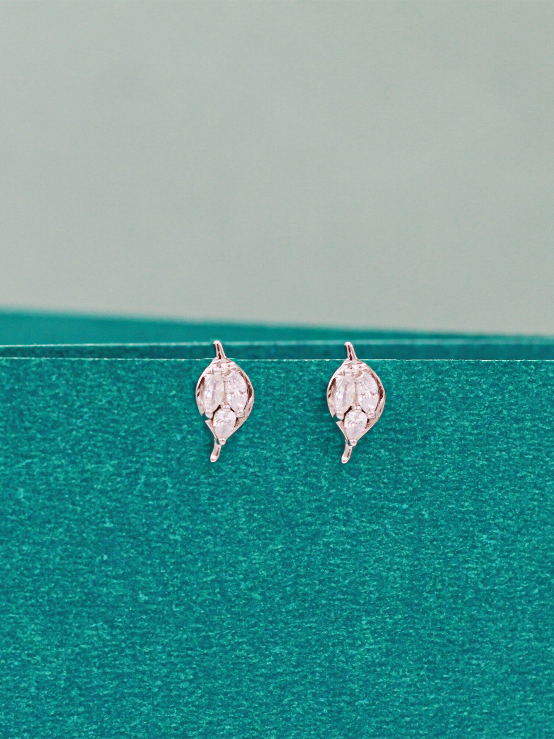 

SANGEETA BOOCHRA Sterling Silver Cubic Zirconia Stone Studded Studs Earrings