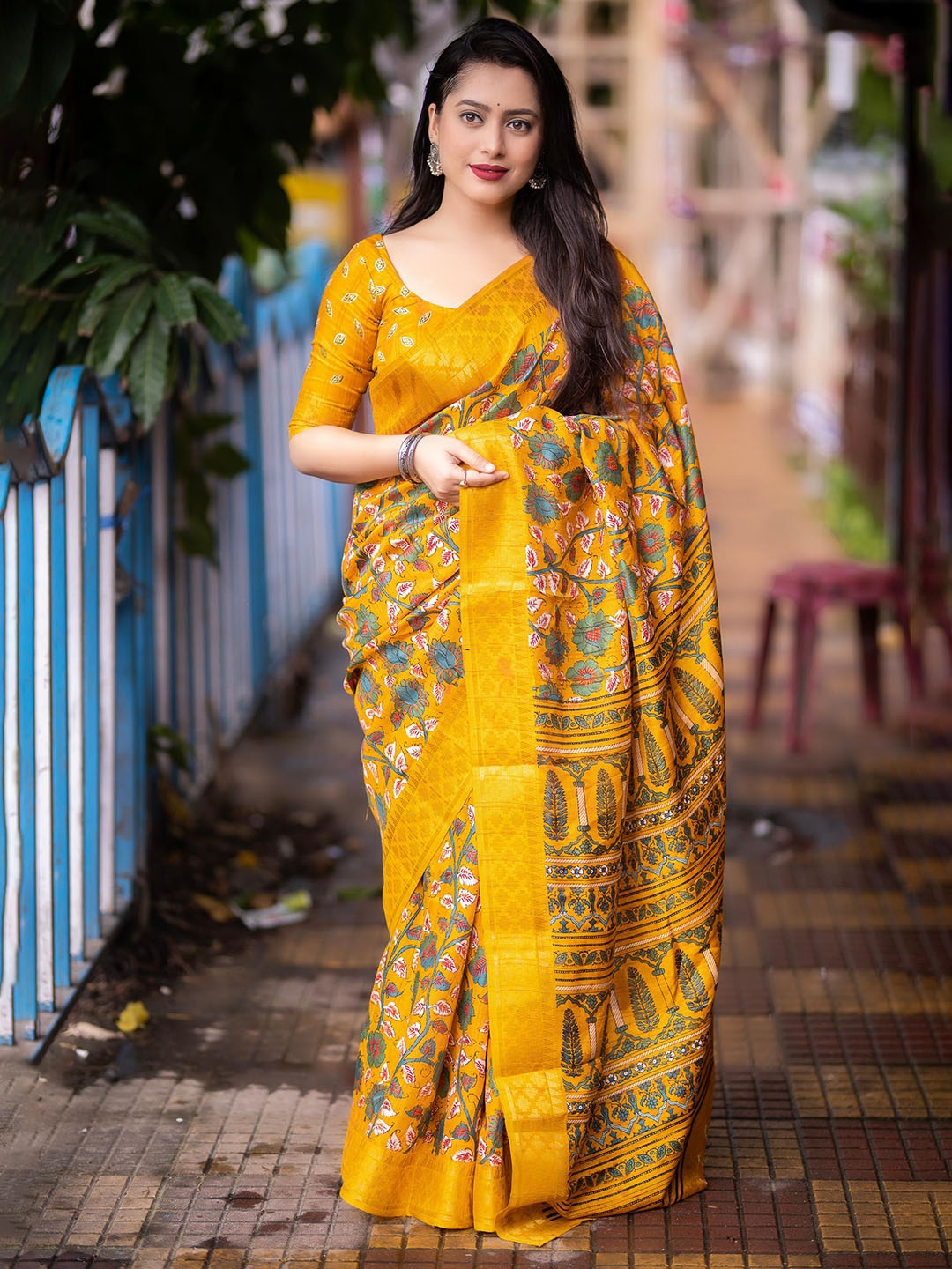 

Ekasya Floral Printed Saree, Orange