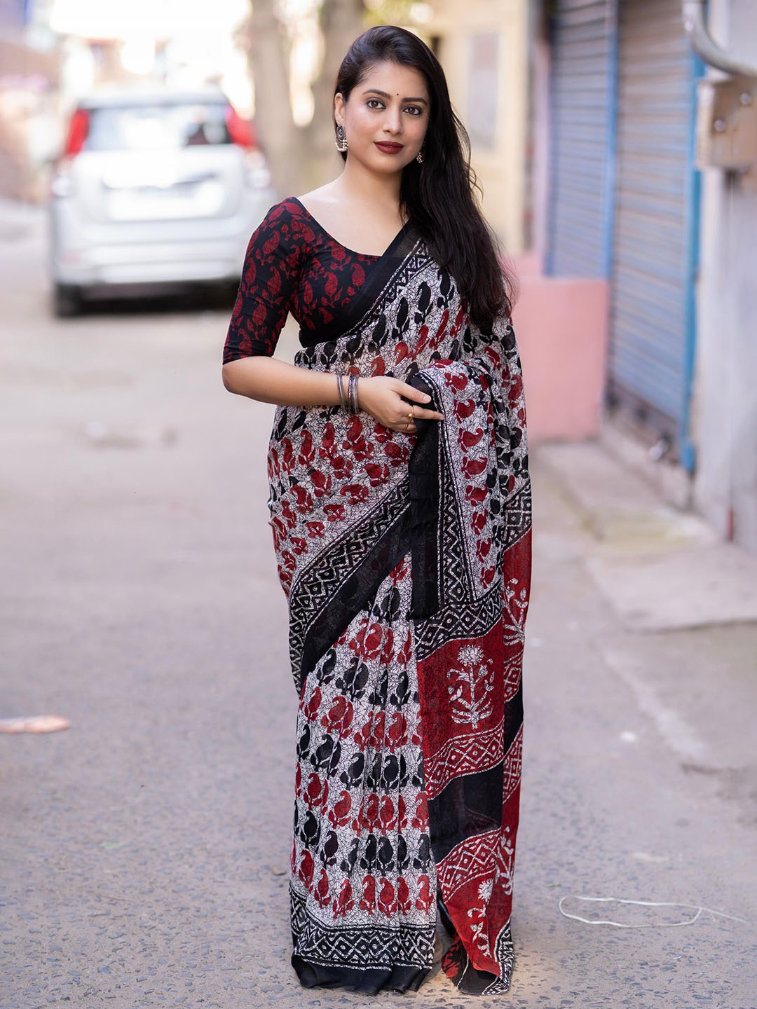 

Ekasya Paisley Printed Linen Blend Saree, Grey