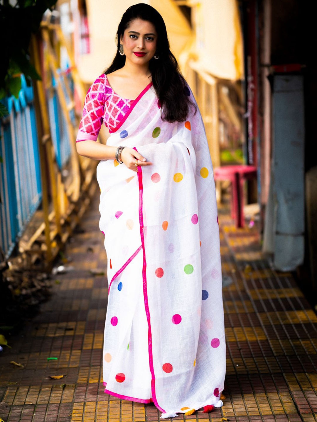 

Ekasya Solid printed saree, White