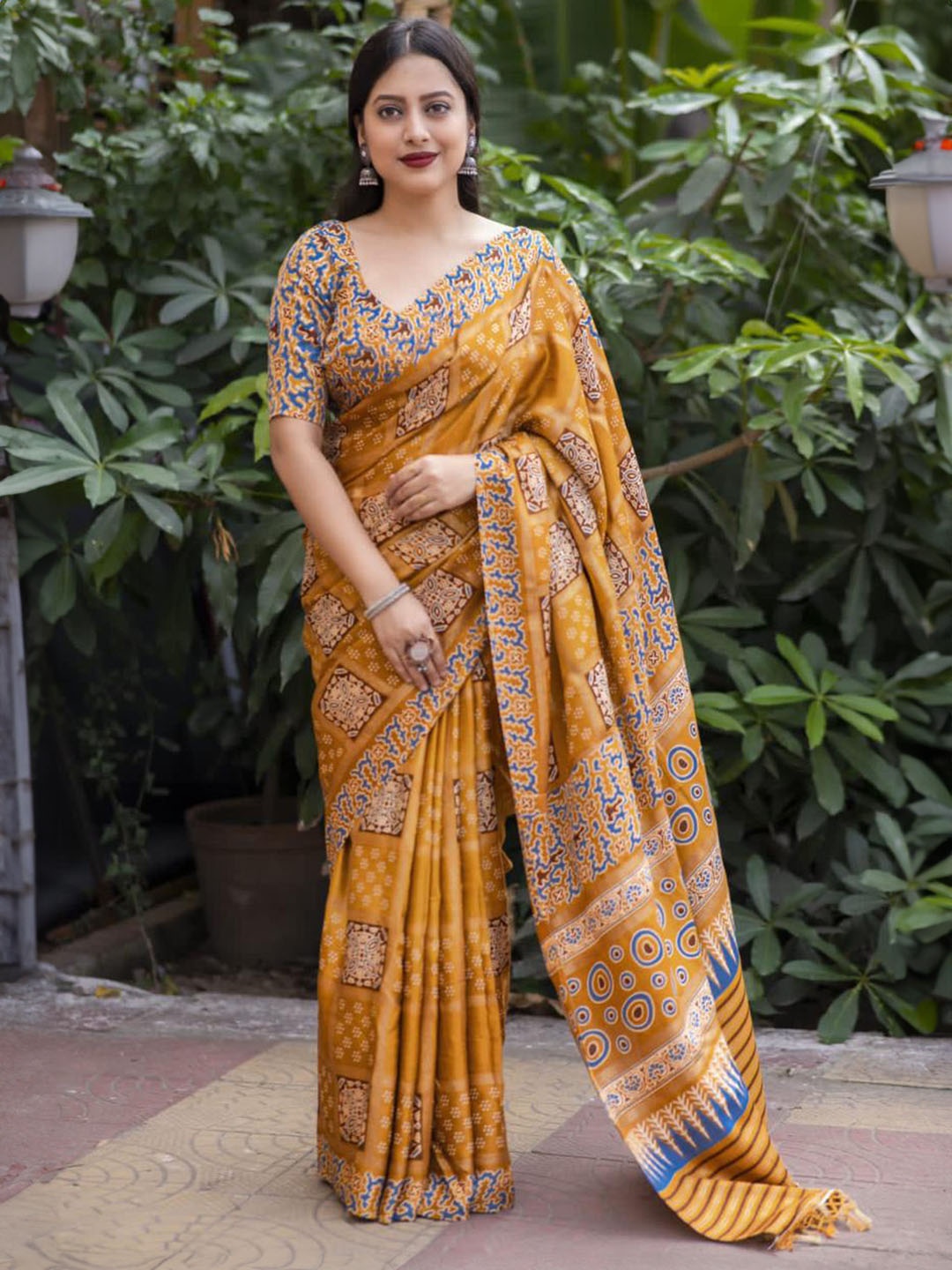 

Ekasya Floral Printed Designer Saree, Mustard