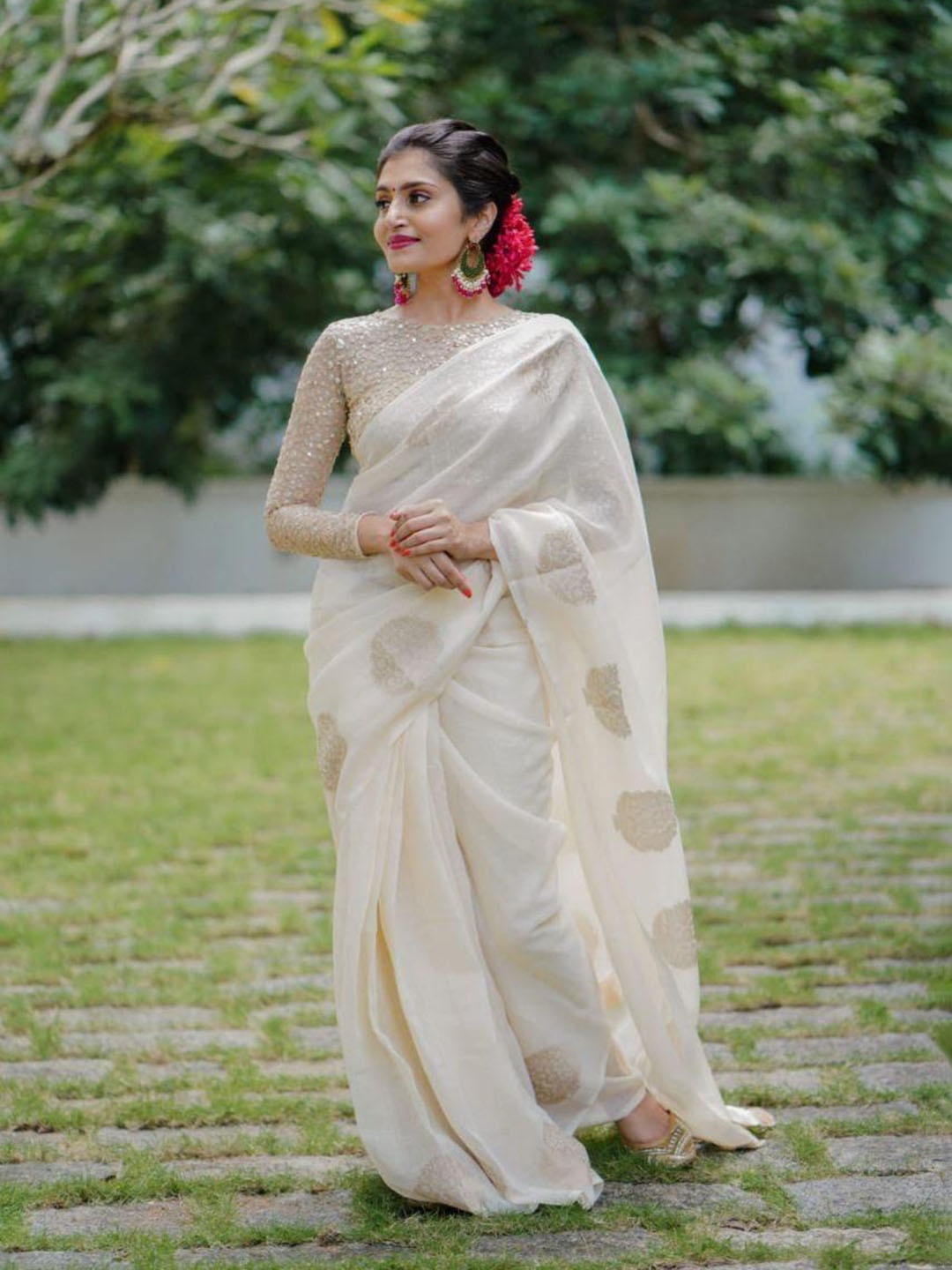 

Ekasya Linen Blend Solid Designer Saree, Off white