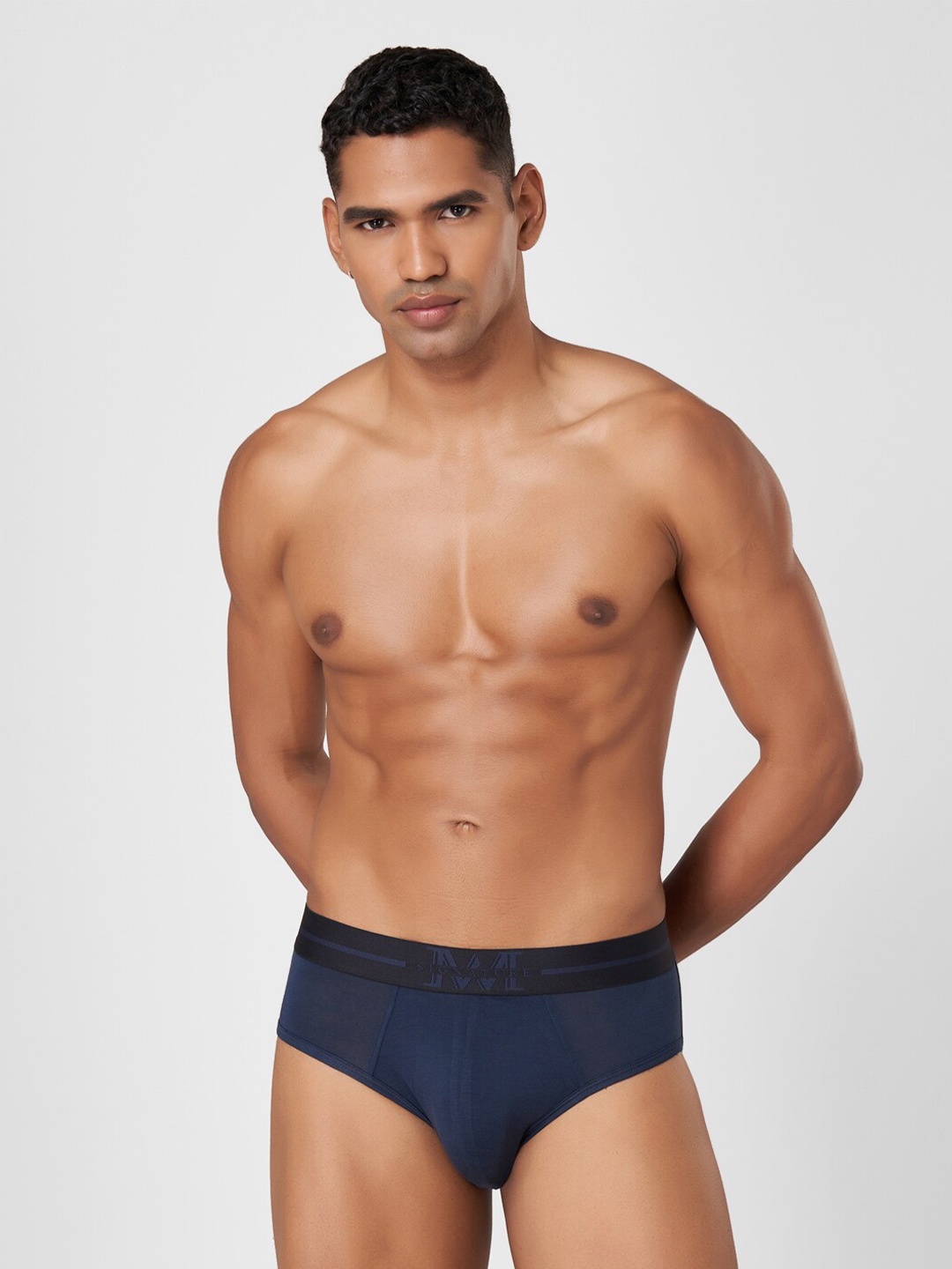 

Macroman M-Series Mid-Rise Moisture Wicking Basic Briefs 8903978392035, Navy blue